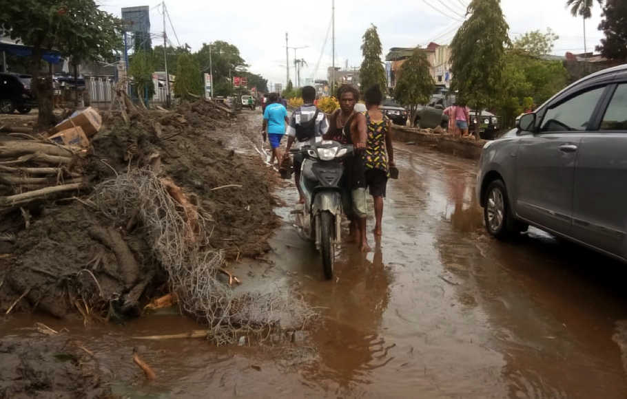 Banjir Sentani, Akibat Obral Perizinan Korporasi?
